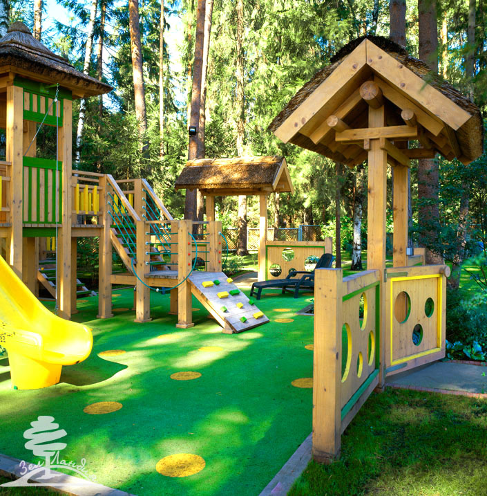 Эффектный и безопасный ландшафтный дизайн детской площадки